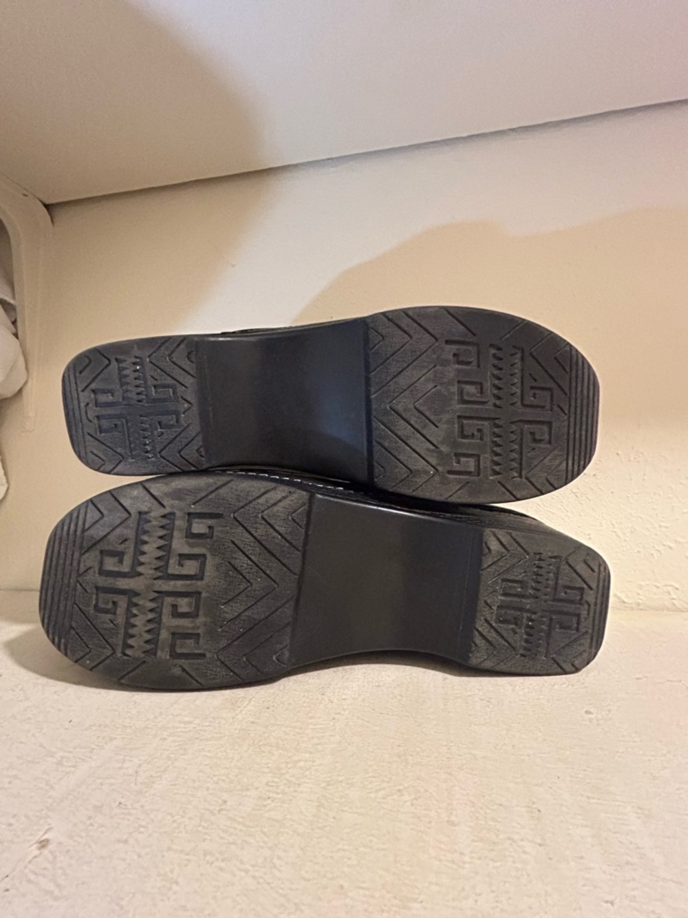 G.H. Bass & Co. Black Leather Slip-On Clog - Picture 13 of 15